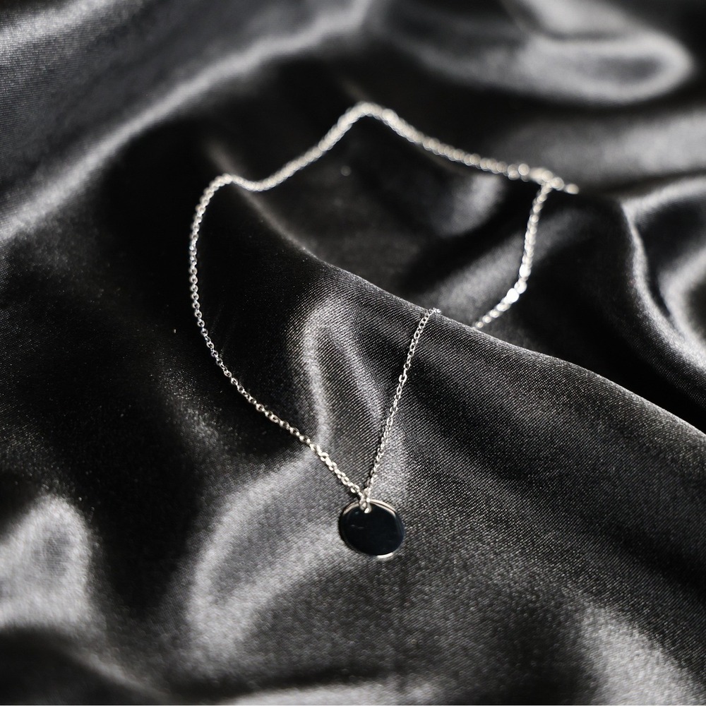 Minimalist Silver Tone Circular Disc Pendant Necklace 18 Inch Cable Chain